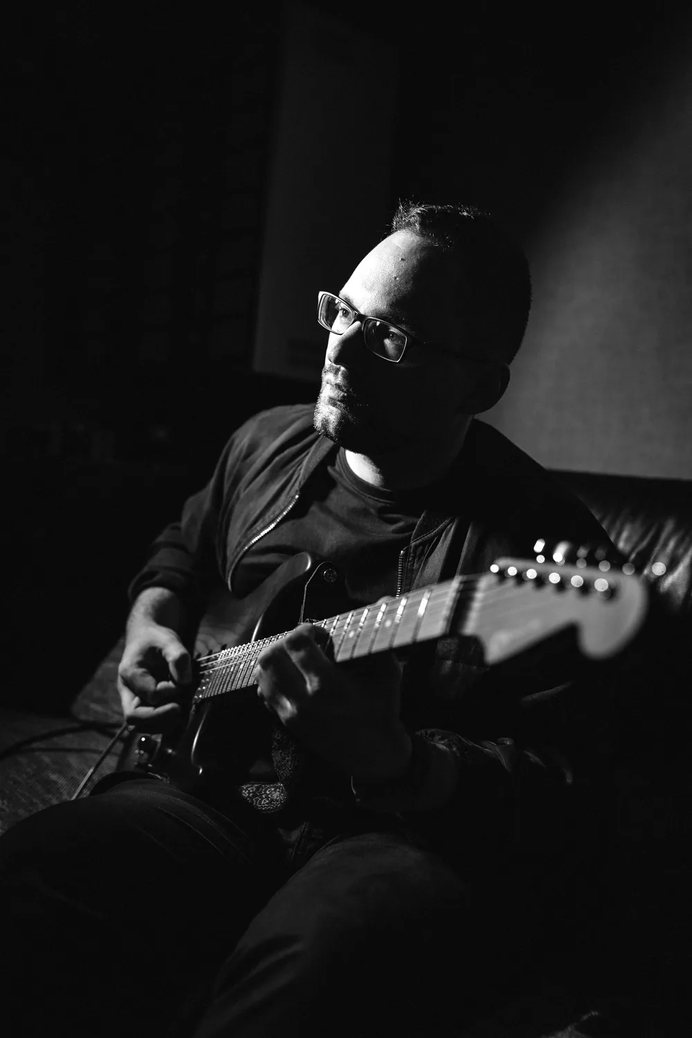 Michael Pietzsch with guitar